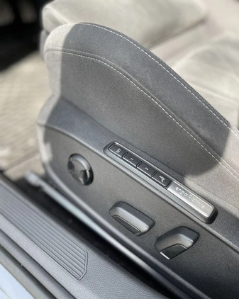 Volkswagen Golf cena 98000 przebieg: 59000, rok produkcji 2020 z Warszawa małe 742